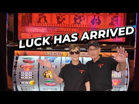 This Slot Machine Started Paying Like It Was Broken! red screen slot #slot