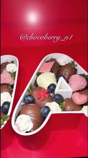 Why Strawberry & Chocolate Go Together (The Science Explained)