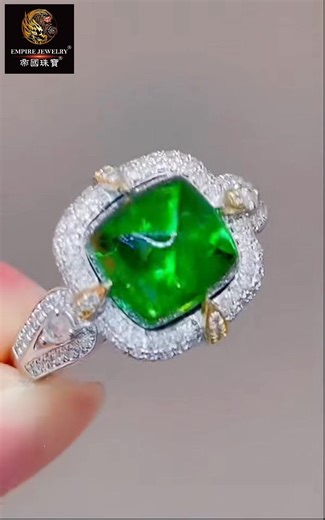 國際證 3.95 克拉，天然糖塔切割「鉻致色」綠碧璽 PT950 真金真鑽戒指。附國際證、收藏盒。 配鑽：50 分天然鑽石 要的打 35800 元要 包裝運費：80 元 #帝國珠寶 #鉻綠碧璽 #碧璽 #戒指 | 帝國珠寶 Empire Jewelry