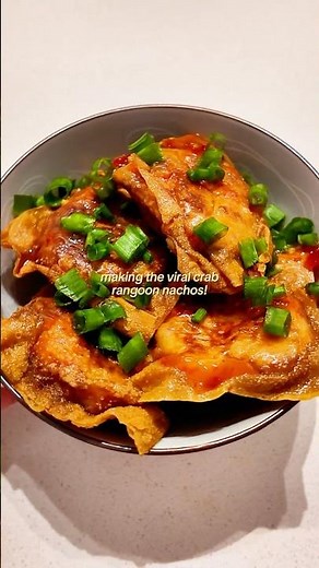 Making the ultimate crab rangoon nachos 🦀 #cooking #easyrecipes #nachos