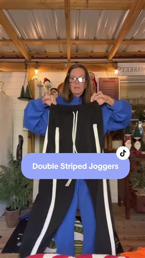 Double striped joggers-joggers, comfy pants, loungewear, sweatpants, women’s pants, women’s bottoms, workout pants, mid weight pants #tiktokshopcreatorpicks @JovenPara