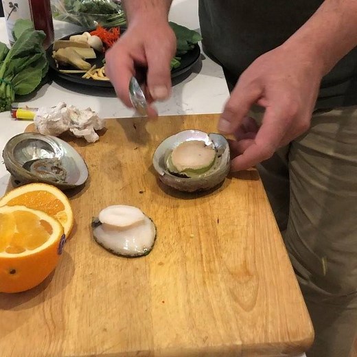 Popping the abalone meat out of the shell.. This video shows a fairly simple way of extracting the abalone from its shell and removing the stomach, ready for cooking or consuming! Visit our website for more information on cooking and preparing abalone: www.oceangrown.com.au @sea_vine_sea_food @thefishgirl @samsfoodiegoods #preparingabalone #greenlip #abalone #cookingabalone #westernaustralia #westisbest #justanotherdayinwa | Rare Foods Australia