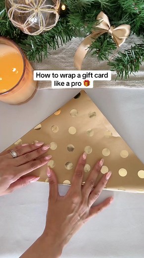 How to wrap a gift card or cash 🎁 save this video for all your last minute gifts 🙌 what would you like to see wrapped next? #christmastiktok #christmas2024 #christmastok #giftwrapping #giftwrap