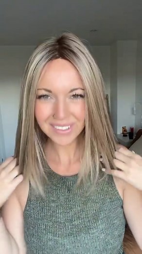 😍Colour comparison!!🙌🏼 I find colours to be one of the trickiest things to figure out when it comes to wigs! It is so hard to get it right. That’s where I come in! I’m here to help make sure you find a colour that works for you! And I’m also here to help encourage you to explore more options than just that “one” colour you’ve been used to wearing forever. Here I have the colours Shaded Cappuccino and Bernstein Rooted. ❤️Shaded Cappuccino (RL12/22SS or GF12-22SS) is a colour by Hairuwear’s bra