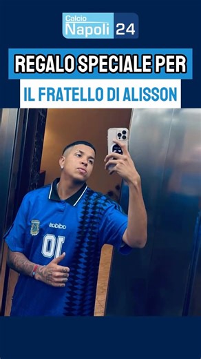 IL FRATELLO DI ALISSON È NAPOLETANO DOC: GUARDATE COSA GLI HA REGALATO QUESTO TIFOSO