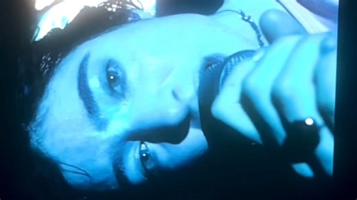 还有比荧光闪烁更适合用来形容初恋的词吗