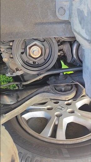 2007 Honda Accord 2.4l harmonic balancer Crankshaft pulley bolt removal #automobile #repairparts