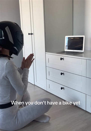 Show me how you’re dreaming 😆😅 #biker #girl #maskedrider #viral #moto