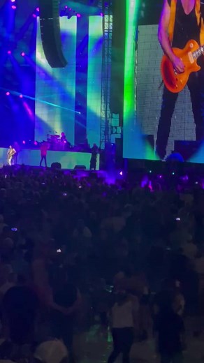 Stadium Tour- Kauffman Stadium KCMO - Def Leppard- Bringing On The Heartbreak - 2022 | Carol Damon