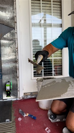 A Blank Canvas on Instagram: "Back buttering doesn’t have to be messy. Check out this week’s tile tip for getting the best bond quickly, cleanly and efficiently. 📌 Like and follow for more practical tiling tips! #tile #tileinstallation #tiledesign #bathroomdesign #bathroom #bathroomremodel #tilework #bathroomrenovation #bathroomgoals #teamqep"