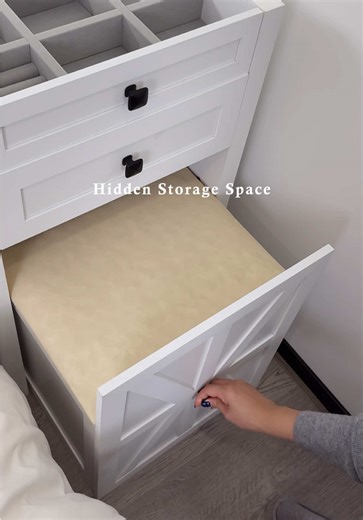 A vanity, desk, and nightstand all in one? I am obsessed with this! It's the perfect accessory for any room. 💕✨ Small but had everything you need. #vanity #smallspaceliving#vanitymirror#makeupvanity#homedecor