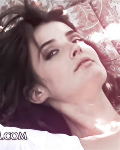 Cobie Smulders Stunning Photoshoot Highlights