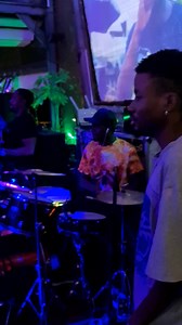 -   100 %  Ce soir, on libère en zouglou.  On boit on mange, on danse et on chante pour s'évader. ‍❤️‍‍ Demain, c'est soirée Rumba ! La Rumba libère l'esprit et permet d'avoir l'épanouissement qui nous manque. Tout se passe en famille dans notre prestigieux Restaurant Bar Lounge. Soyez nombreux à profiter de ces deux agréables moments. 0707160101 | LE RED Bar by Lorys Lodge | Facebook