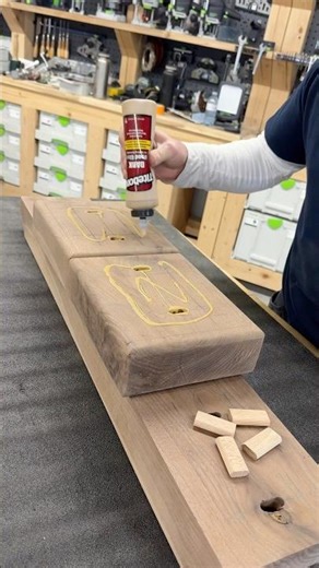 Getting the table base foot pads glued up with ‪@Titebond‬dark and clamped with ‪@BoraTool‬ clamps