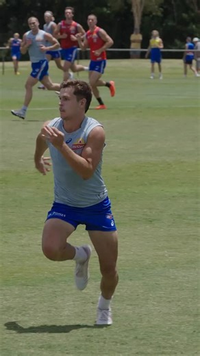 Western Bulldogs on Instagram: "How’s the dash through the middle from @cbudarick 👀"