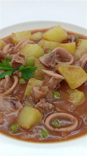 Canal Sur on Instagram: ""Cómetelo" apuesta por la cocina tradicional de la Axarquía, calamares con patatas y ensalada de higos 🗓 Miércoles, 19:50 📺 CanalSur TV 🌐 http://csur.red/sECC50X0Vy2 🦋 #NoDejesDeSoñar 🍜 @la_cocina_de_cometelo @enriquesanchezchef"