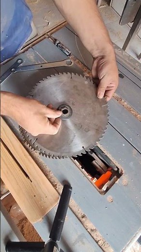 Changing the cutting disc on a Truper saw #carpenter #tools