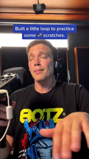 Mouth Trumpet Sound Effects: Beatboxing Turntable Tutorial