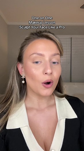 Snatch & Sculpt in a few easy steps! It may seem like a lot now but I promise you it’s easy - once you get used to it! Every face shape is different however, I find this technique to be universally flattering! Products used: @milkmakeup Sculpt Stick in Toasted @LYS Beauty No Limits Bronzer in Harmony @Jouer Cosmetics Bare Rose Cream Blush @Smashbox Cosmetics Cream Cheek Brush @Sephora Collection 93 Blush Brush @BK Beauty Brushes 109 Brush . . #howtocontour #sculptface #bronzertechnique #contourt