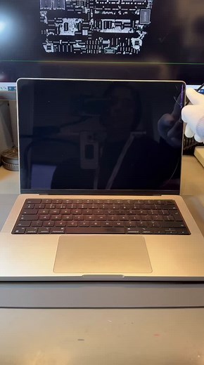 MacBook Screen Repairs: New Serialization Challenges