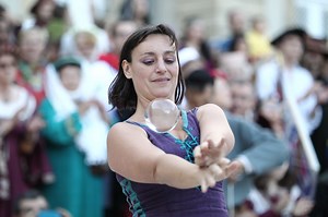 31e Médiévales de Bayeux. La foule au rendez-vous de la parade costumée