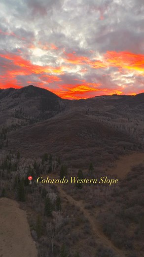 Colorado Western Slope sunsets just hit different 🌅 📍 Outside of Rifle last night | Sandra Fennessy Photography