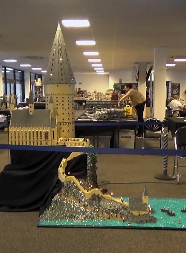 Impressive LEGO Hogwarts Set Build | Harry Potter Fans Must See!