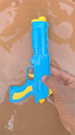Cleaning a mini water gun ASMR Sastisfying Mud