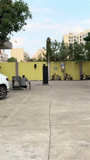 Long-distance testing of active single ten-line array speakers