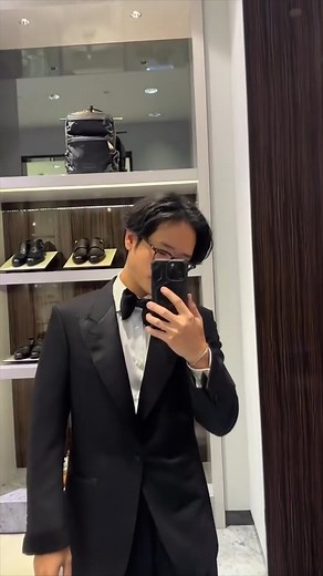 Mini vlog: 8 days before my wedding! Picking up my long-waited bespoke suits from @assisibespokehouse at The Decorum and also my wedding tuxedo from TOM FORD too! 3 suits received today.. what a day 😎 #tanins #แต่งตัว #taninsoutfit #mensfashion #menstyle #tomford #thedecorum | TaninS