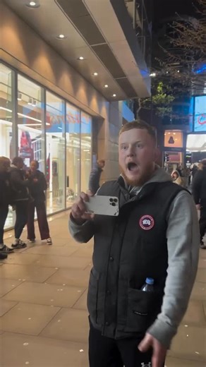 PAL GLOBAL ECHO on Instagram‎: "In Manchester, a radical individual harasses and follows pro-Palestine protesters as they head to their cars, then called his friends to continue chasing and verbally abusing them. @akhi.mujleftbrainuk في مانشستر، أحد المتـ ـطرفين يضايق ويلاحق المتظاهرين المؤيدين لفلسـ ـطين وهم متجهون نحو سياراتهم، ثم استدعى أصدقاءه لمواصلة ملاحقتهم وإهـ ـانتهم لفظيًا."‎