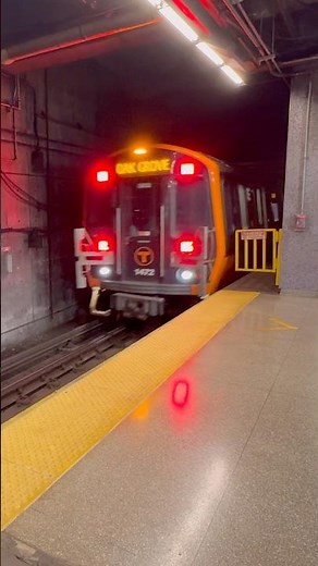 MBTA Orange Line Approaching Back Bay ￼