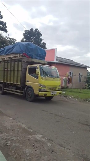 Sebutir debu di antara raja aspal..