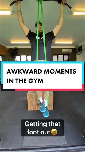 Awkward moments in the gym🤣 please share your awkward moments with us 😅