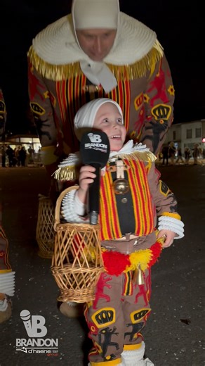 J’étais au carnaval de Leval hier soir, ambiance de fou 🤩🥳 Ne ratez pas Odin dans la vidéo, un petit (petit petit) Gille 🎤 | Brandon Dumont