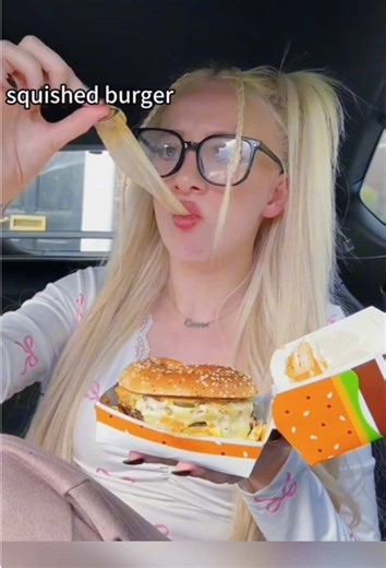 Funny hamburger moments🤣#fyp #tiktok #funny #lol #hamburger