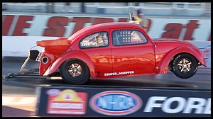 I managed to film just one run of Jim Grant's amazing looking 2.9L Fuel Injected Pauter Built Beetle at the CoryMac's Vegas World Finals (not sure on Turbo setup) Putting in a run of 9.62 at 150mph. 💪💪 Hot VWs Magazine (Official) VolksWorld Magazine SUPER VW MAGAZINE The Volks Group Pauter Machine XtremeFlat4.com Roc DragRacing Fast4Cartel | Dragmediauk