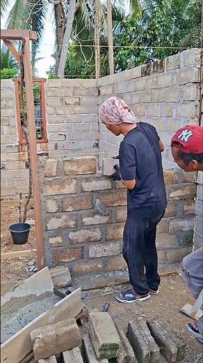 A simple way to fill the gaps between concrete blocks.'#carpentry #buildingviral #construction