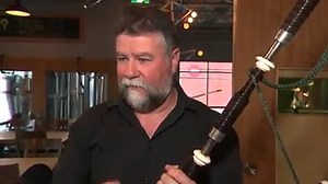 La cornemuse, instrument millénaire et pourtant méconnu. Sylvain Ross en joue, jamais sans son kilt! | ICI Estrie
