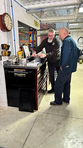 ELC Biker Build Off | Build Day 3 — Calling in the local legends 🎨⚙️ It’s an early start for Joe as he heads over to Luke at LA Custom Coatings to talk paint, while Abbey Protective Coatings gets cracking on Panda’s wheels and sends his freshly coated frame back to the shop. Once back at HQ, Joe gets on the phone — calling in a favour from Tom at East County Customs, who drops by to talk seat design This episode really shines a light on the incredible local talent that helps bring El Lobo build