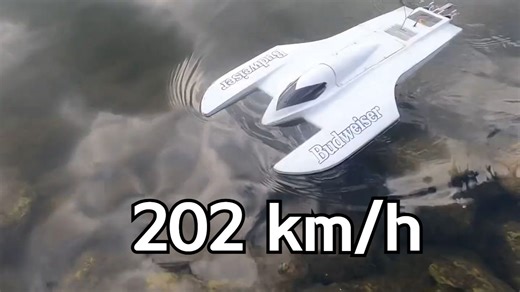 200时速的遥控船！
