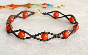 【手链编织】南红串珠手链，编织方法超级简单的手绳，一分钟学会，赶紧编织一条，放进首饰盒吧