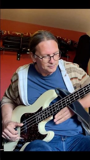 Bass spielen lernen Regel Nr. 1: Niemals den Groove stoppen! 🔥 #NeoSoul #Bassline #bassgroove