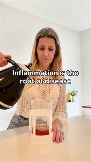 Hibiscus and calendula flowers are powerful natural remedies known for their anti-inflammatory properties, offering gentle yet effective support for overall wellness. 🌺🌼 In the world of herbal medicine, few flowers are as celebrated for their healing potential as hibiscus and calendula. These vibrant blooms aren’t just beautiful, they’re packed with bioactive compounds that help reduce inflammation, soothe the body, and support long-term health. How to take: Sip as a delicious tea or try a her