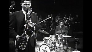 DEXTER GORDON with OSCAR PETERSON TRIO at Jazz in Studio 1 (1969, HD)