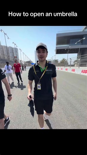 How to Open an Umbrella Effectively