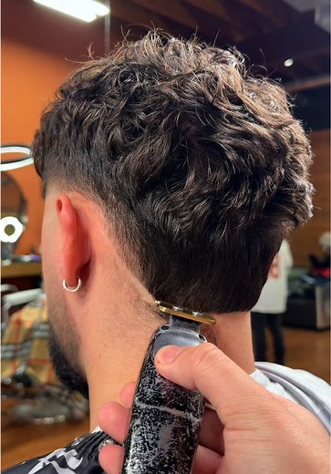 Corte Bélico: Estilo Clásico y Moderno