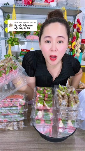 Nem chua Lai Vung giá 9K: 1 hộp nem 1 hộp bì