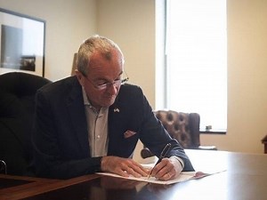 Gov. Phil Murphy Signs NJ Plastic, Paper Bag Ban Into Law