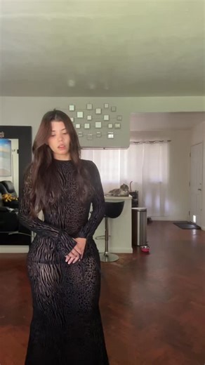 Alejandra Valero on Instagram: "Saldría con este vestido a una cita ? @sheinofficial"